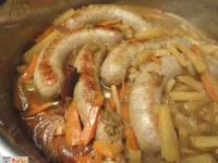 Fotografija recepta: Pečenice v omaki iz piva