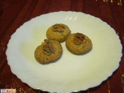 Orehovi piškoti brez moke