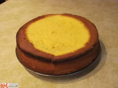 Torta s sadjem in kremo iz tofuja