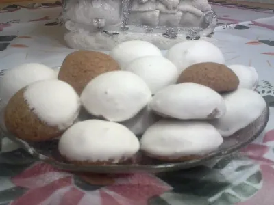 Medenjaki z orehi in rozinami