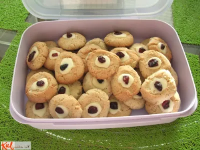 Makovčki z belo čokolado in brusnicami