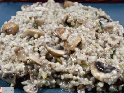 Ajdova kaša z rjavimi šampinjoni in gorgonzolo