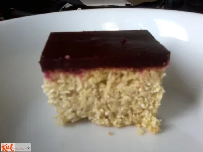 Zdrobov kolač s sadnim želejem