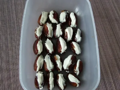 Dateljni, nadevani z mascarponejem in pistacijami