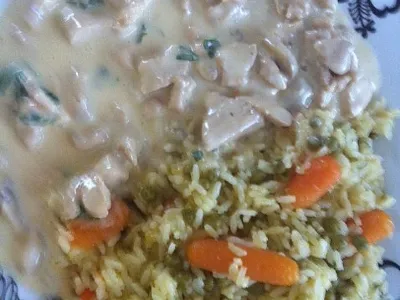 Meso v gobovi omaki s prilogo