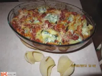 Fotografija recepta: Lumaconi z ricotto in špinačo v paradižnikovi omaki