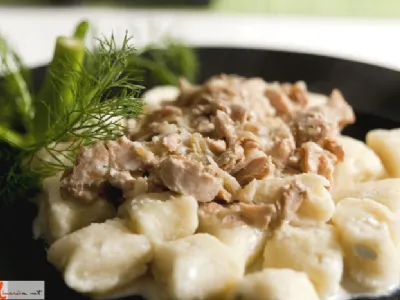 Skutini njoki s koromačem in lososom