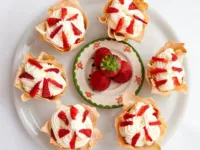 Fotografija recepta: Jagodne tortice za v roko