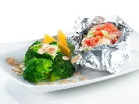 Fotografija recepta: Lososovi zavojčki z mandljevim brokolijem