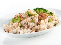 Fotografija recepta: Testenine v brokolijevi omaki z orehi