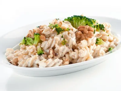 Testenine v brokolijevi omaki z orehi