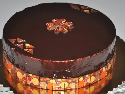 Svetleč preliv za torte in kolače  