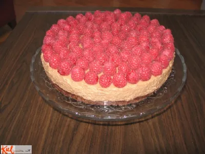 Čokoladna torta z malinami