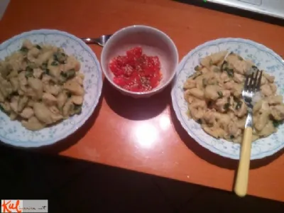 Njoki s piščancem, jogurtom in gorgonzolo