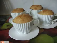 Fotografija recepta: Vzhajani muffini z lešnikovim nadevom