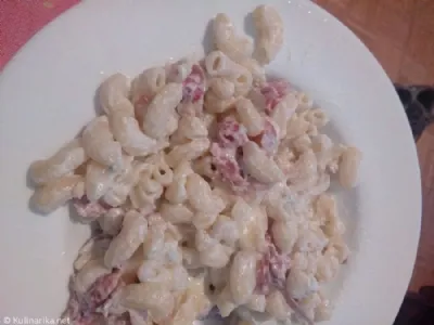 Testenine s pršutom in gorgonzolo