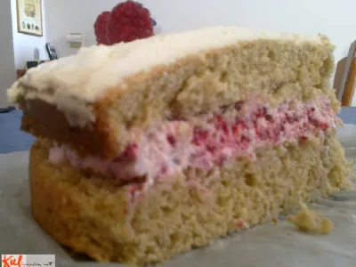 Poletna malinova torta