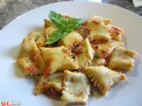 Fotografija recepta: Polnjeni polrokavčki z ovčjo skuto in špinačo
