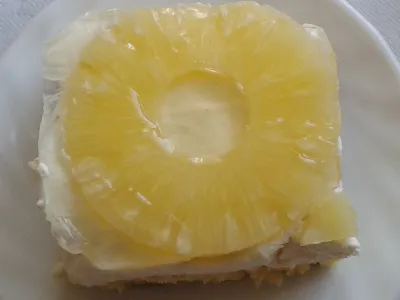 Poletno pecivo z ananasom