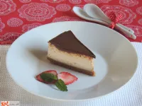 Fotografija recepta: Jagodni cheesecake s pečenim ganachem