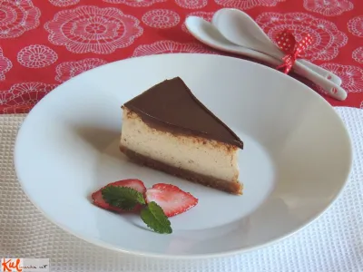 Jagodni cheesecake s pečenim ganachem