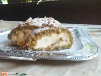 Fotografija recepta: Rulada z lešniki, hruškami in marelicami