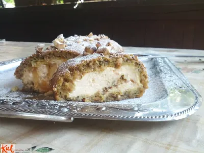 Rulada z lešniki, hruškami in marelicami