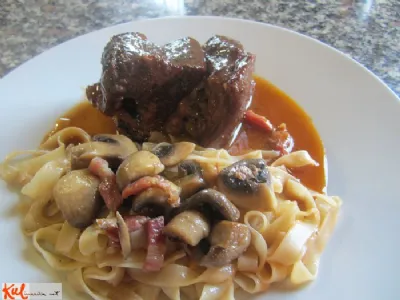 Goveja rebrca v slastni vinski omaki