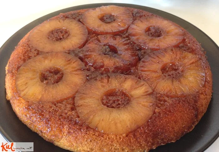 Ananasova upside-down tortica iz ponve
