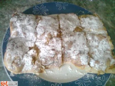 Zavitek iz bučk, jabolk in skute