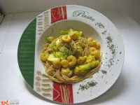 Fotografija recepta: Špageti s kozicami, bučkami in žafranom