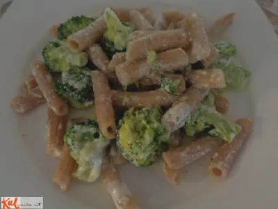 Testenine z brokolijem in kislo smetano