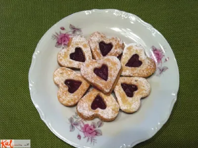 Linški arašidovi in malinovi piškoti