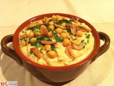 Humus s pečenim česnom