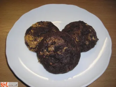 Čokoladni kukiji z vrtincem arašidovega masla