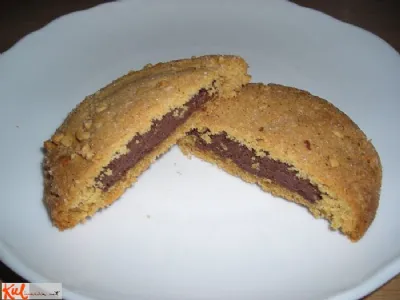 Kukiji nadevani z Nutello in arašidovim maslom