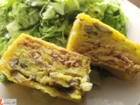 Fotografija recepta: Koruzna zloženka s salamo in šampinjoni