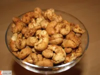 Fotografija recepta: Indijski oreščki z začinjeno rumovo glazuro