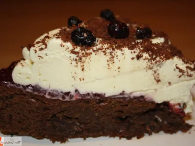 Čokoladna torta z brusnicami in mascarpone kremo