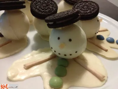 Snežaki iz bele čokolade