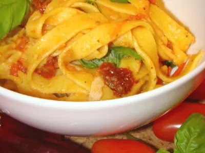 Testenine s paradižnikom »ala fasulas«