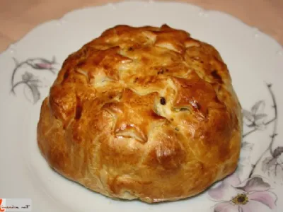 Camembert z brusnicami, pekani in medom 