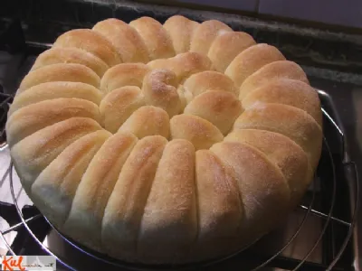 Praznični kruh v obliki rože