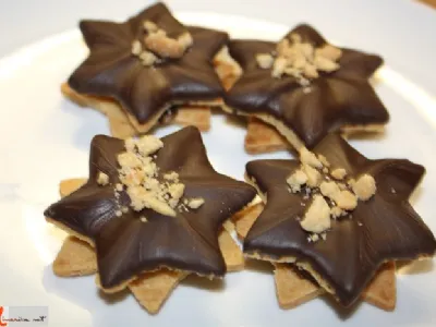 Čokoladne zvezdice z arašidi