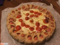 Fotografija recepta: Pizza pogača s krono iz hrenovk