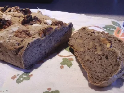 Vliti ajdov kruh z orehi