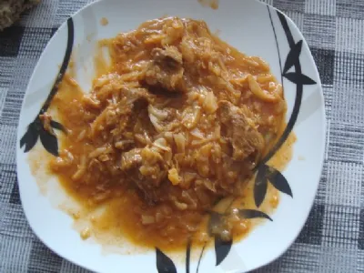 Dušeno mlado zelje z vinom