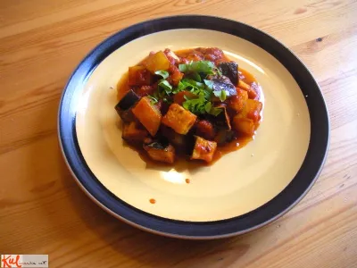 Indijski jajčevec in krompir s paradižnikom