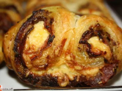 Zvitki s pršutom, pestom in parmezanom 