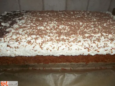 Biskvit s kislo smetano in kokosom